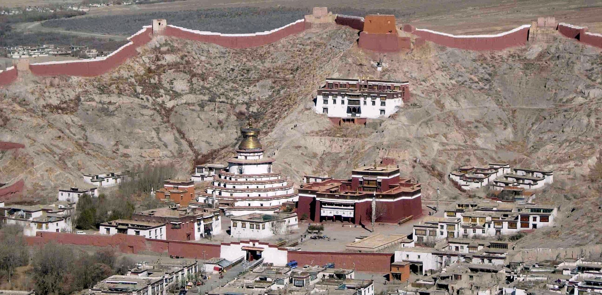 The Kumbum stupa and Palcho Monastery beneath the fortress walls of Gyantse